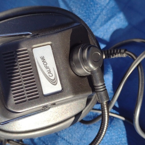 Switchable Stereo Headphones (2) - Picture 3 of 3